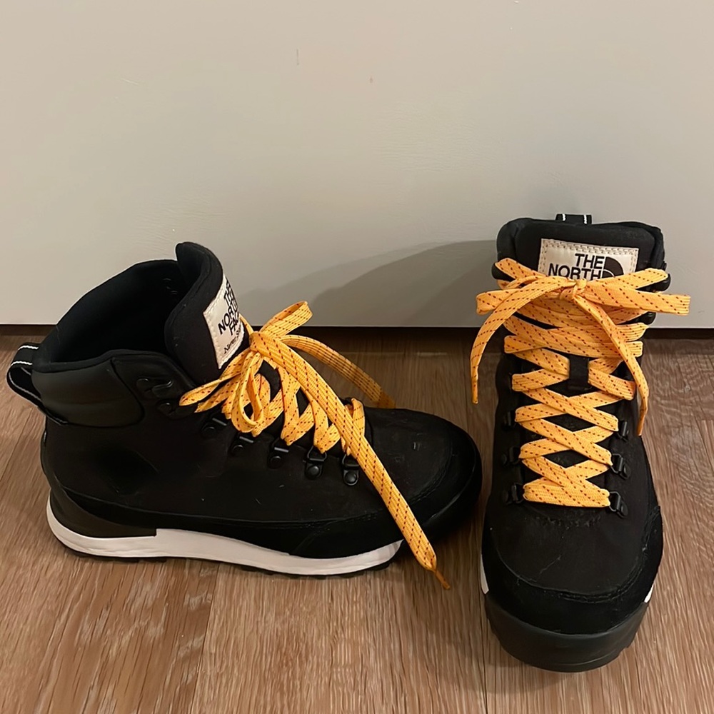 Women’s The North Face Lifestyle Hiking Boot, Size 7, Black